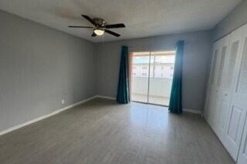 Condo in West Palm Beach, Florida, 1 bedroom  № 1145990 - photo 11