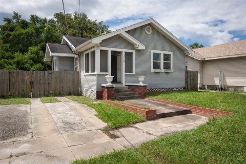 Villa ou maison à vendre à Tampa, Floride: 2 chambres, 87.61 m2 № 1339241 - photo 1