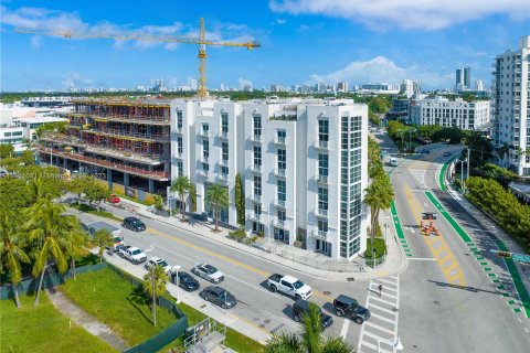 Купить коммерческую недвижимость в Майами-Бич, Флорида № 848787 - фото 1