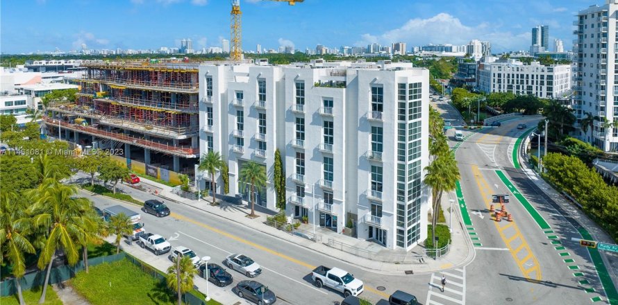 Коммерческая недвижимость в Майами-Бич, Флорида № 848787