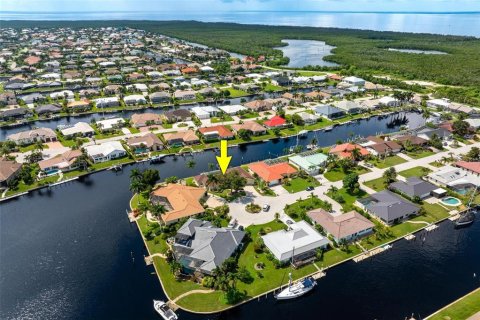 Villa ou maison à vendre à Punta Gorda, Floride: 3 chambres, 209.96 m2 № 1352764 - photo 2