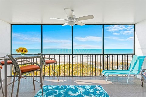 Condo in Bradenton Beach, Florida, 2 bedrooms  № 1352278 - photo 1