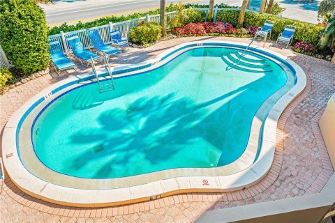 Condo in Bradenton Beach, Florida, 2 bedrooms  № 1352278 - photo 5