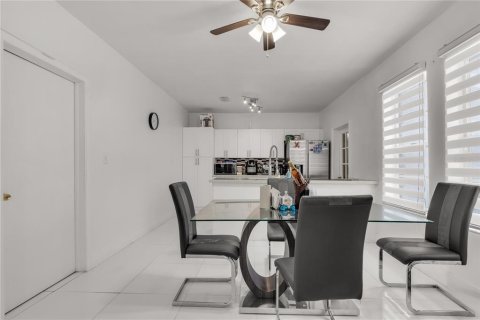 Casa en venta en Miami, Florida, 5 dormitorios, 198.25 m2 № 1373879 - foto 7