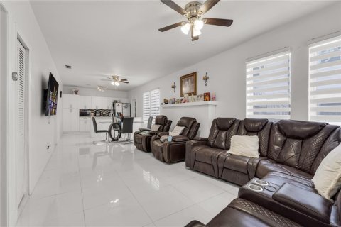 Villa ou maison à vendre à Miami, Floride: 5 chambres, 198.25 m2 № 1373879 - photo 6