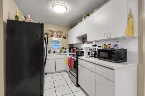 House in Miami, Florida 5 bedrooms, 198.25 sq.m. № 1373879 - photo 24