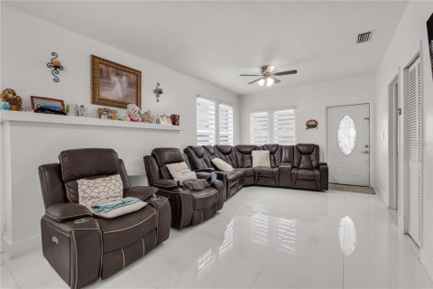 Villa ou maison à vendre à Miami, Floride: 5 chambres, 198.25 m2 № 1373879 - photo 5