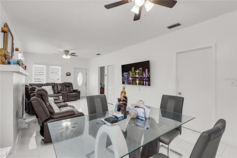 Casa en venta en Miami, Florida, 5 dormitorios, 198.25 m2 № 1373879 - foto 10