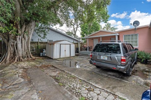 House in Miami, Florida 5 bedrooms, 198.25 sq.m. № 1373879 - photo 19