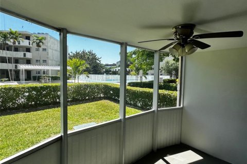 Condo in Miami, Florida, 1 bedroom  № 1118254 - photo 5