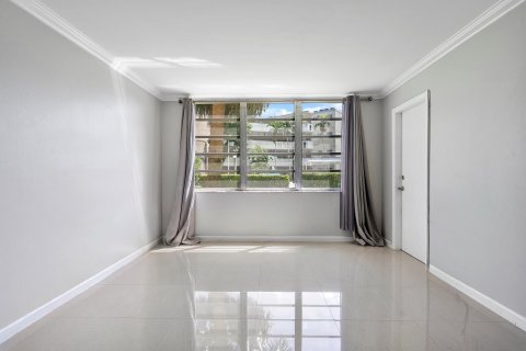 Condo in Miami, Florida, 1 bedroom  № 1118254 - photo 4