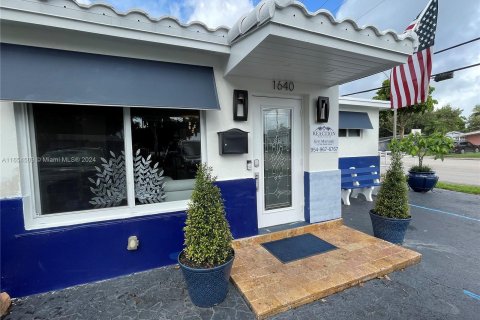 Propiedad comercial en venta en Hollywood, Florida № 1351612 - foto 1