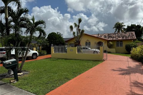 Villa ou maison à vendre à Miami, Floride: 4 chambres, 222.22 m2 № 1351608 - photo 5