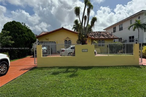 Villa ou maison à vendre à Miami, Floride: 4 chambres, 222.22 m2 № 1351608 - photo 6