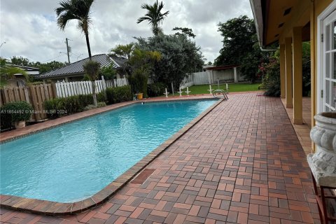 Casa en venta en Miami, Florida, 4 dormitorios, 222.22 m2 № 1351608 - foto 27