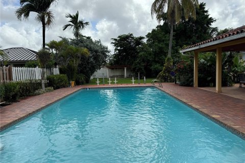 Casa en venta en Miami, Florida, 4 dormitorios, 222.22 m2 № 1351608 - foto 22