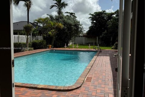 Casa en venta en Miami, Florida, 4 dormitorios, 222.22 m2 № 1351608 - foto 25