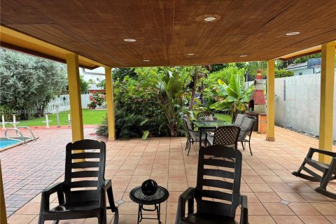 Casa en venta en Miami, Florida, 4 dormitorios, 222.22 m2 № 1351608 - foto 16