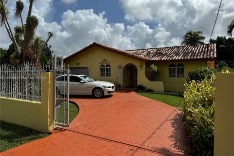 House in Miami, Florida 4 bedrooms, 222.22 sq.m. № 1351608 - photo 3