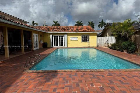 Villa ou maison à vendre à Miami, Floride: 4 chambres, 222.22 m2 № 1351608 - photo 11