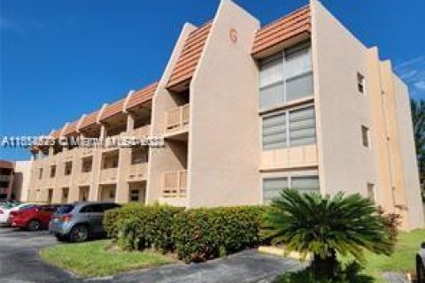 Condominio en venta en Margate, Florida, 1 dormitorio, 66.89 m2 № 1351614 - foto 2