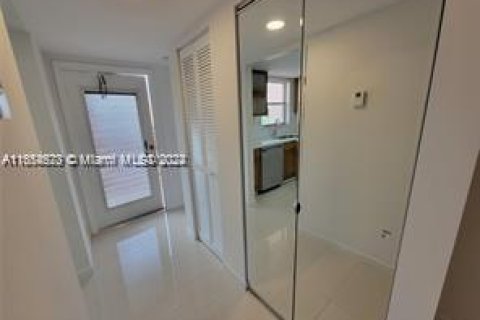 Condominio en venta en Margate, Florida, 1 dormitorio, 66.89 m2 № 1351614 - foto 4