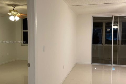 Condominio en venta en Margate, Florida, 1 dormitorio, 66.89 m2 № 1351614 - foto 12