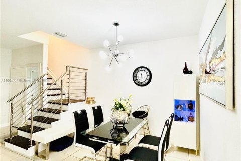 Condominio en venta en Hialeah, Florida, 4 dormitorios, 139.35 m2 № 1375904 - foto 6