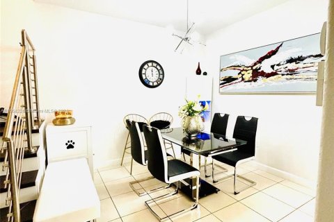 Condo in Hialeah, Florida, 4 bedrooms  № 1375904 - photo 5