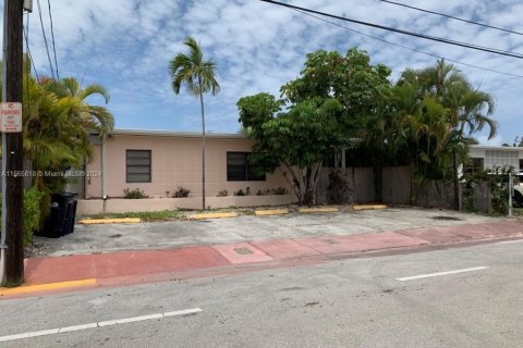 Casa en venta en Miami Beach, Florida, 5 dormitorios, 273.6 m2 № 1378668 - foto 11