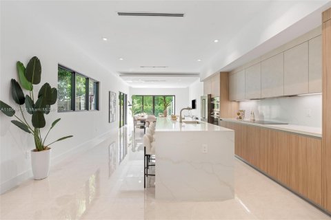 Adosado en venta en Miami, Florida, 3 dormitorios, 208.75 m2 № 1378667 - foto 6