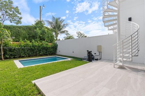 Townhouse in Miami, Florida 3 bedrooms, 208.75 sq.m. № 1378667 - photo 22