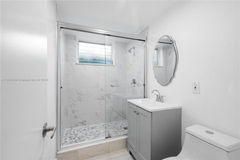 Condo in Bay Harbor Islands, Florida, 2 bedrooms  № 1378616 - photo 10