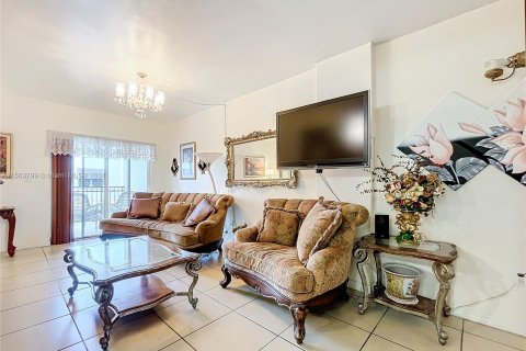 Condo in Miami, Florida, 1 bedroom  № 1102990 - photo 5