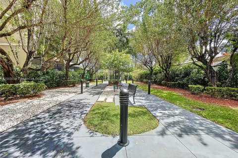 Condo in Miami, Florida, 1 bedroom  № 1102990 - photo 25