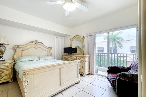 Condo in Miami, Florida, 1 bedroom  № 1102990 - photo 12