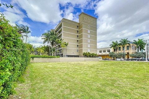 Condo in Miami, Florida, 1 bedroom  № 1102990 - photo 28