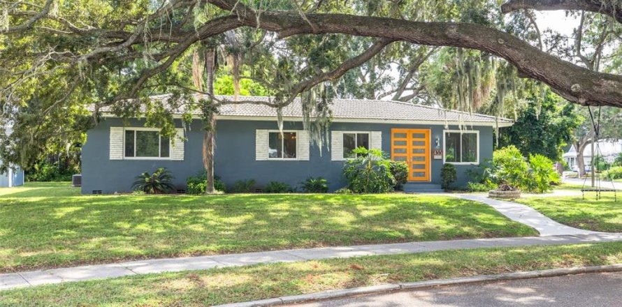 House in Dunedin, Florida 3 bedrooms, 181.53 sq.m. № 1390994