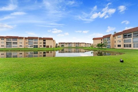 Condo in Sunrise, Florida, 2 bedrooms  № 1310876 - photo 24