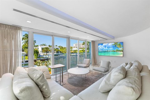 Villa ou maison à vendre à Key Biscayne, Floride: 4 chambres, 618.82 m2 № 885826 - photo 17