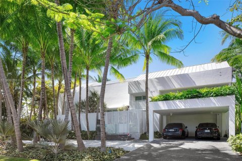House in Key Biscayne, Florida 4 bedrooms, 618.82 sq.m. № 885826 - photo 3