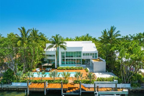 Casa en venta en Key Biscayne, Florida, 4 dormitorios, 618.82 m2 № 885826 - foto 1