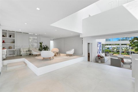 House in Key Biscayne, Florida 4 bedrooms, 618.82 sq.m. № 885826 - photo 8