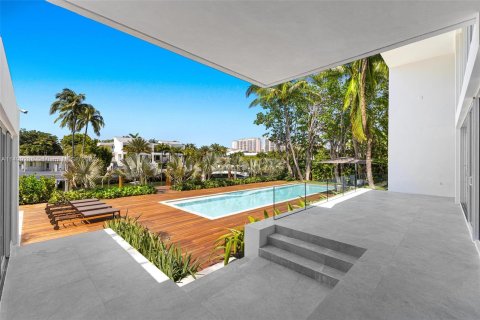 House in Key Biscayne, Florida 4 bedrooms, 618.82 sq.m. № 885826 - photo 23