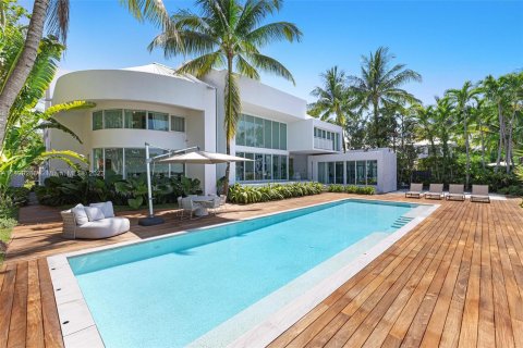 House in Key Biscayne, Florida 4 bedrooms, 618.82 sq.m. № 885826 - photo 25