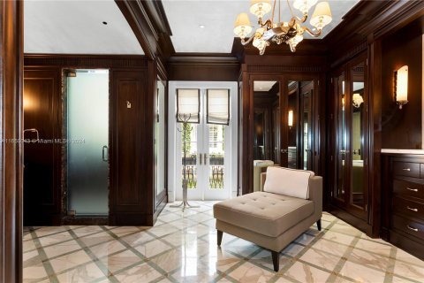 Villa ou maison à vendre à Fisher Island, Floride: 6 chambres, 873.56 m2 № 1345564 - photo 15