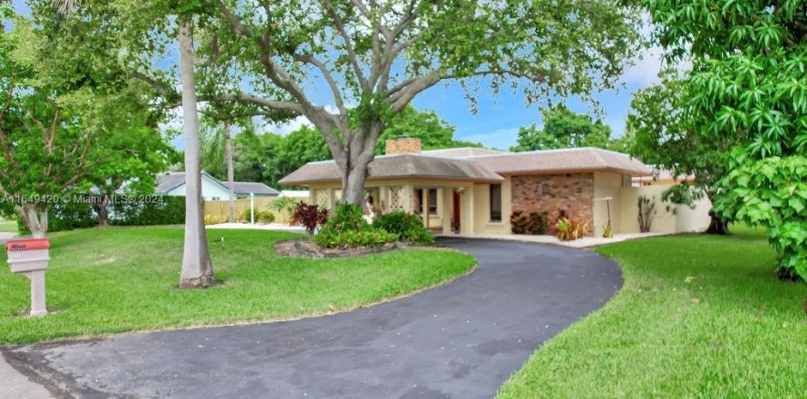 Casa en Cutler Bay, Florida 3 dormitorios, 255.11 m2 № 1345561