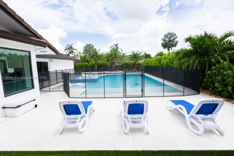 Casa en venta en Miami, Florida, 4 dormitorios, 211.26 m2 № 1345562 - foto 8