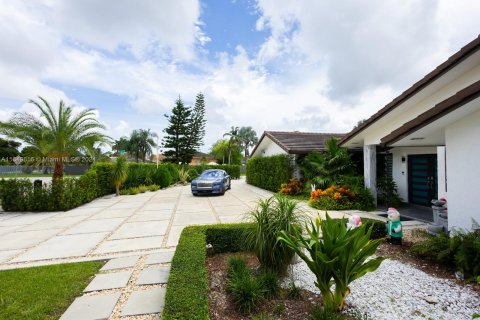 Villa ou maison à vendre à Miami, Floride: 4 chambres, 211.26 m2 № 1345562 - photo 5