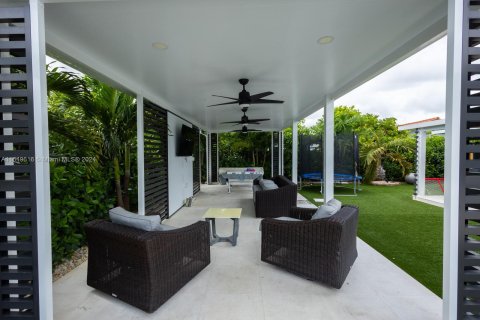 Villa ou maison à vendre à Miami, Floride: 4 chambres, 211.26 m2 № 1345562 - photo 16